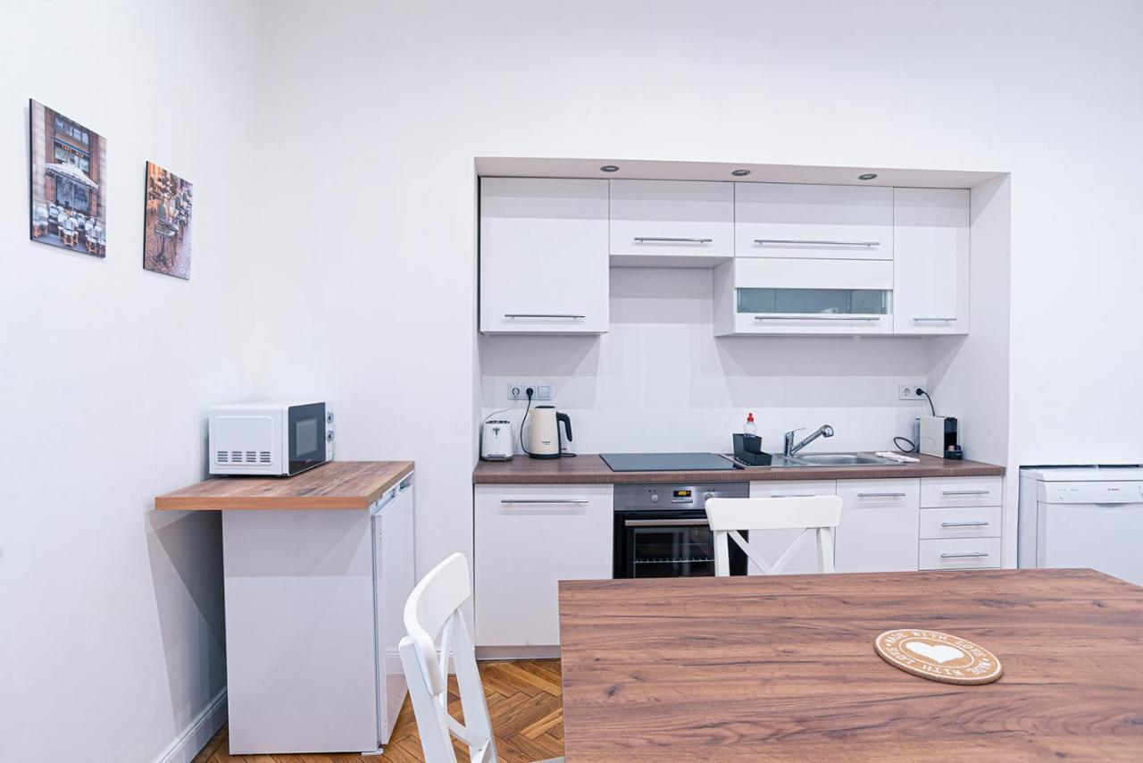 Joy Apartments On Kiraly Street Budapest Esterno foto