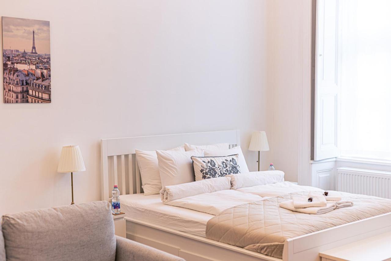 Joy Apartments On Kiraly Street Budapest Esterno foto
