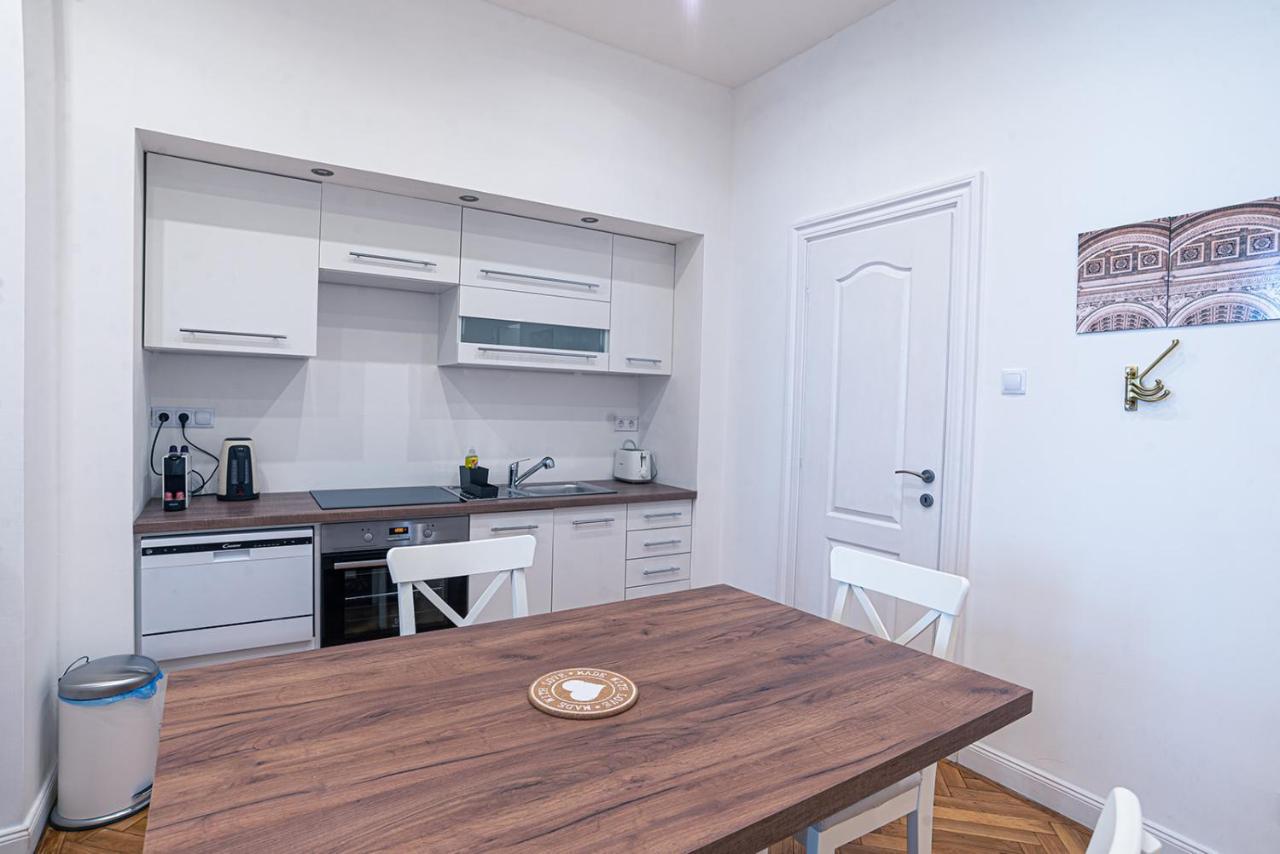 Joy Apartments On Kiraly Street Budapest Esterno foto