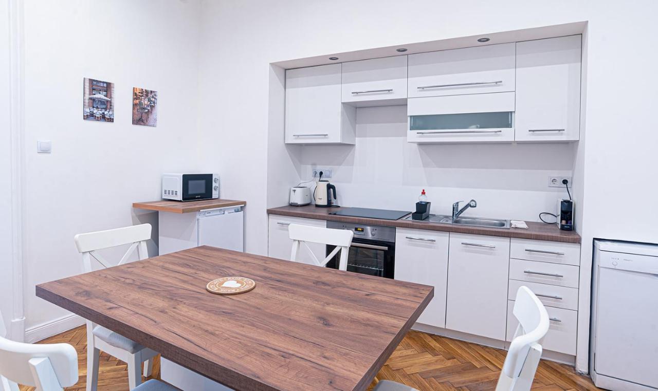 Joy Apartments On Kiraly Street Budapest Esterno foto