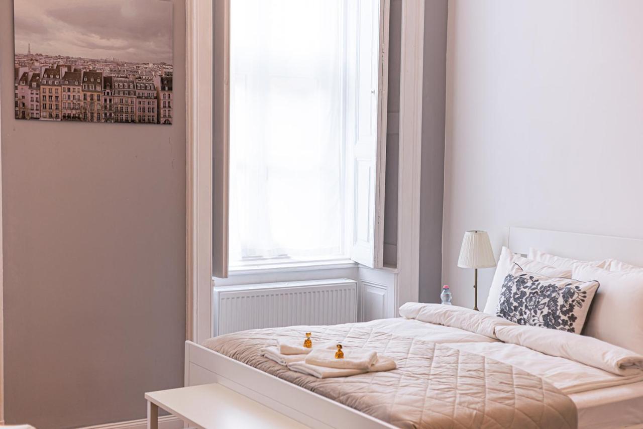 Joy Apartments On Kiraly Street Budapest Esterno foto