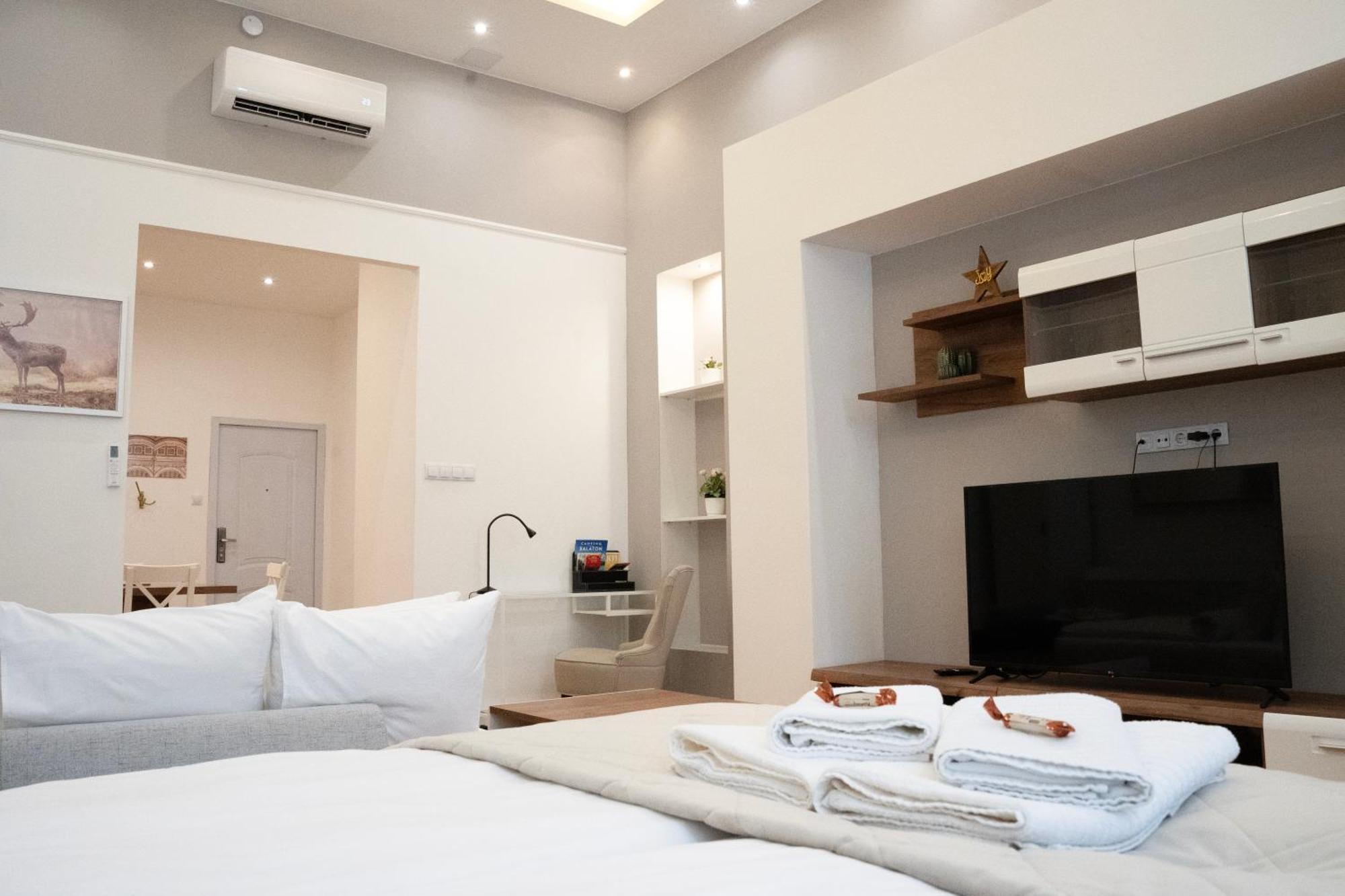 Joy Apartments On Kiraly Street Budapest Esterno foto